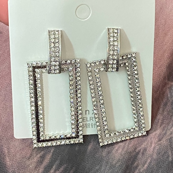 Earring - Picture 2 of 3